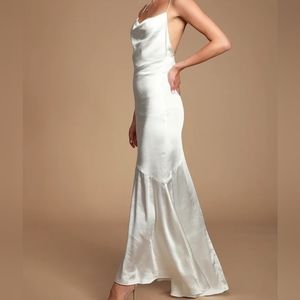 NWT BRIDAL COLLECTION Lulu's satin  neck dress
